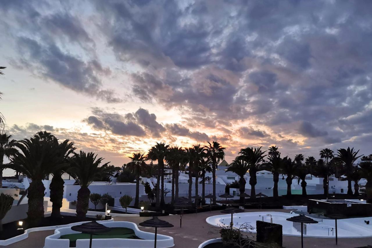 Calypso, Apartamento Completo Con Vistas Al Mar Y A La Piscina En Costa Teguise Luaran gambar